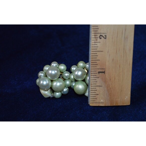 Vintage Faux Pearl Cluster Clip on Earrings Seafoam Pastel Pale Green - Picture 6 of 6